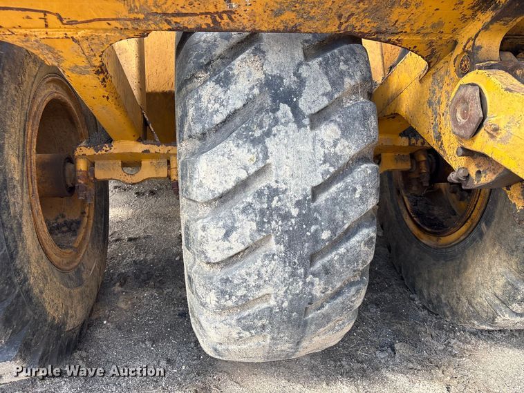 image for item EA7252 2012 John Deere 1812C scraper