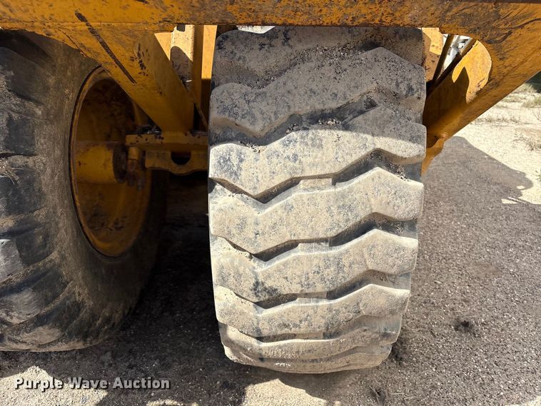 image for item EA7252 2012 John Deere 1812C scraper