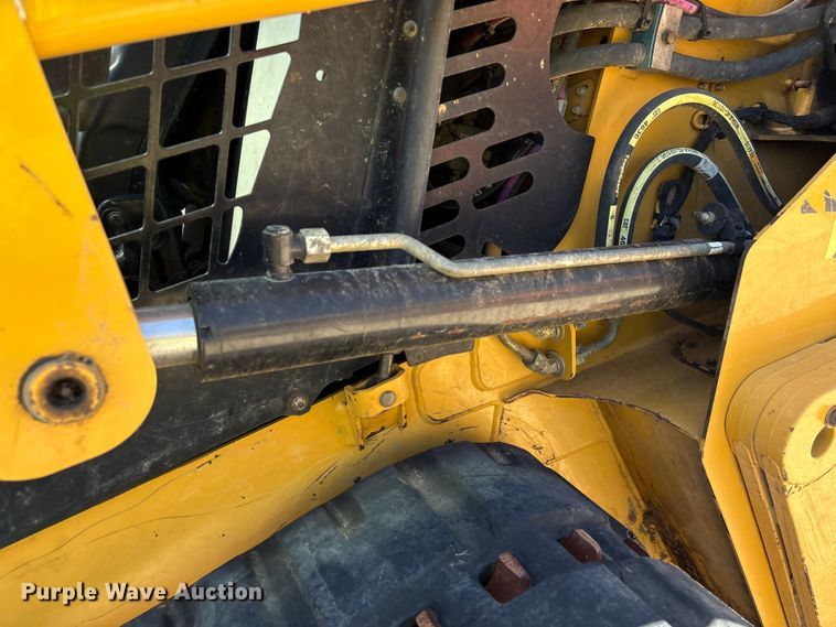 image for item EA7276 2019 Caterpillar 249D tracked skid steer loader