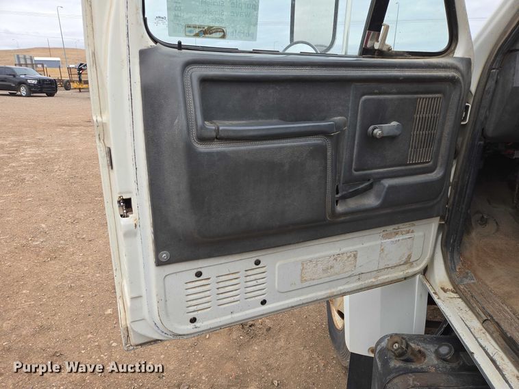 image for item EB1385 1992 Ford F600 dump flatbed truck