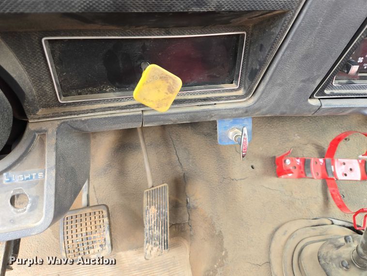 image for item EB1385 1992 Ford F600 dump flatbed truck