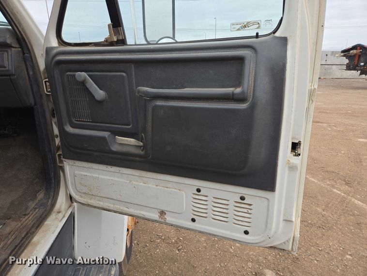 image for item EB1385 1992 Ford F600 dump flatbed truck