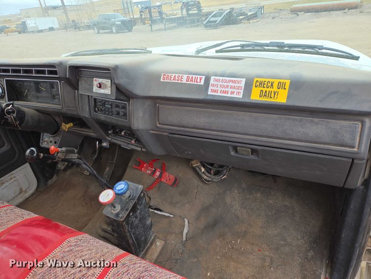 image for item EB1385 1992 Ford F600 dump flatbed truck