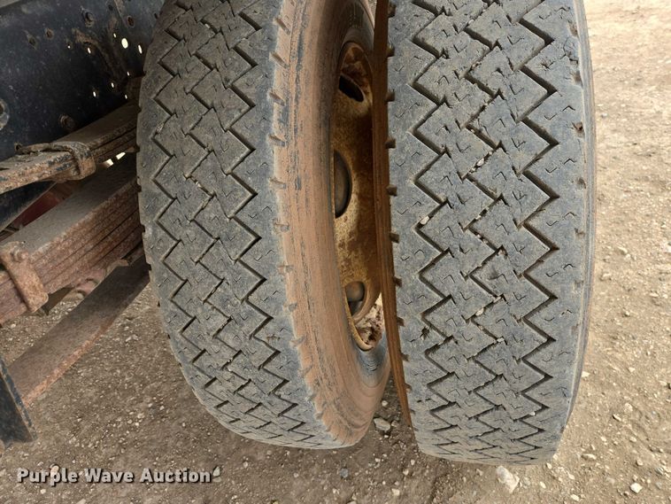 image for item EB1385 1992 Ford F600 dump flatbed truck