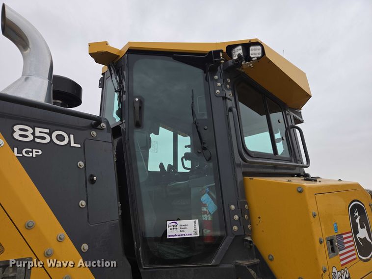 image for item EB1386 2019 John Deere 850L LGP dozer