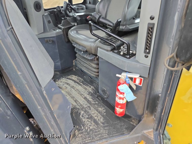 image for item EB1386 2019 John Deere 850L LGP dozer