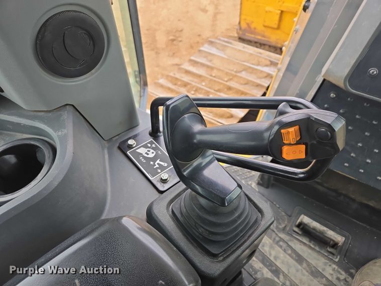 image for item EB1386 2019 John Deere 850L LGP dozer