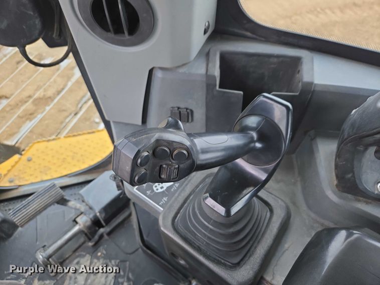 image for item EB1386 2019 John Deere 850L LGP dozer