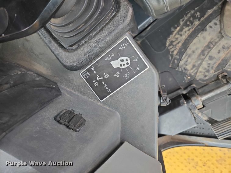 image for item EB1386 2019 John Deere 850L LGP dozer