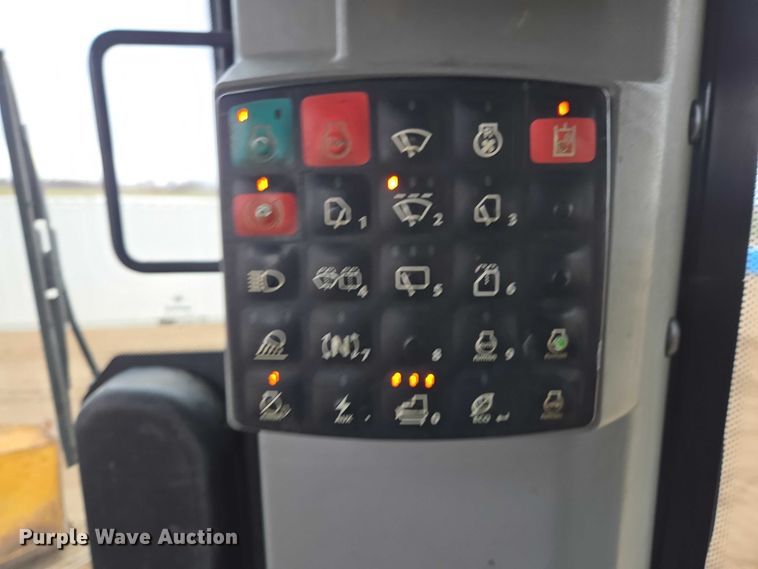 image for item EB1386 2019 John Deere 850L LGP dozer