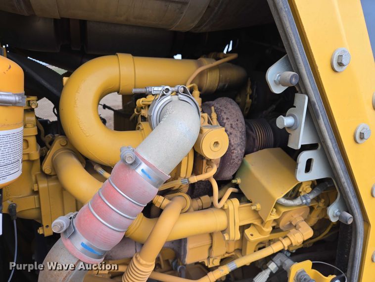 image for item EB1386 2019 John Deere 850L LGP dozer