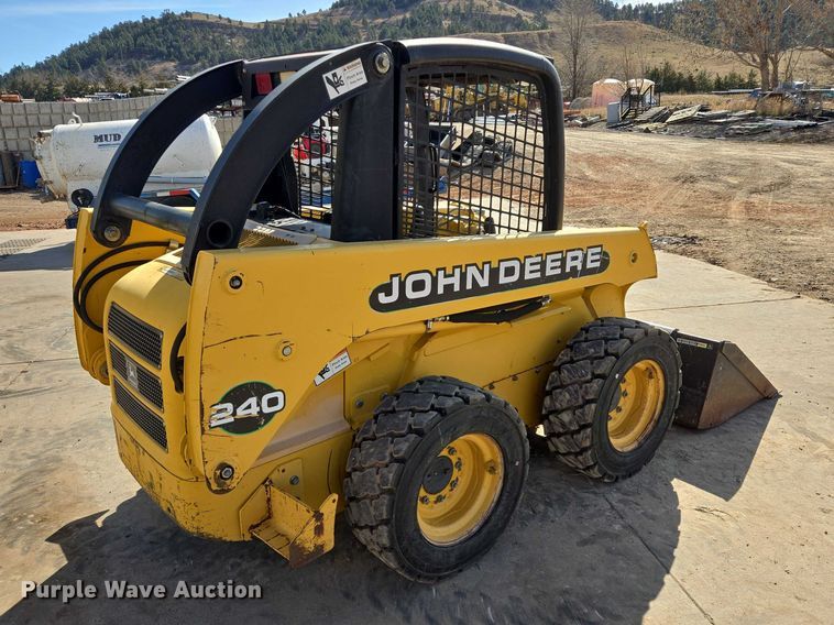 image for item EB1390 2000 John Deere 240 skid steer loader