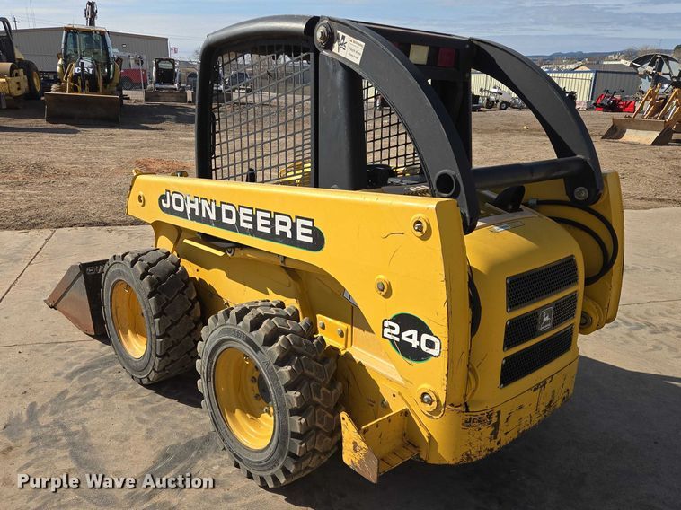 image for item EB1390 2000 John Deere 240 skid steer loader
