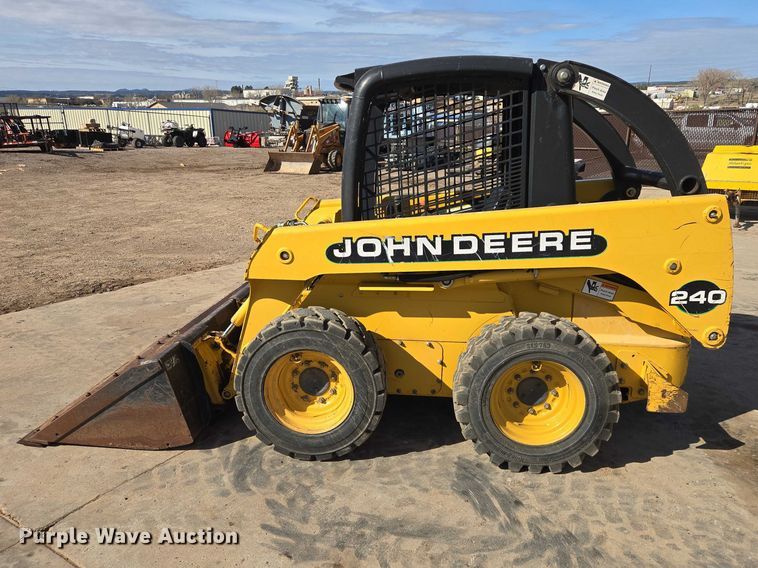 image for item EB1390 2000 John Deere 240 skid steer loader