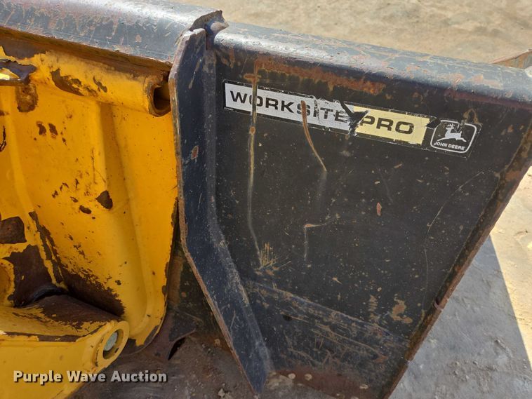 image for item EB1390 2000 John Deere 240 skid steer loader