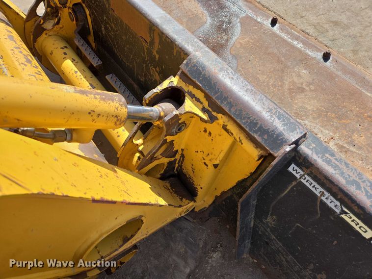 image for item EB1390 2000 John Deere 240 skid steer loader