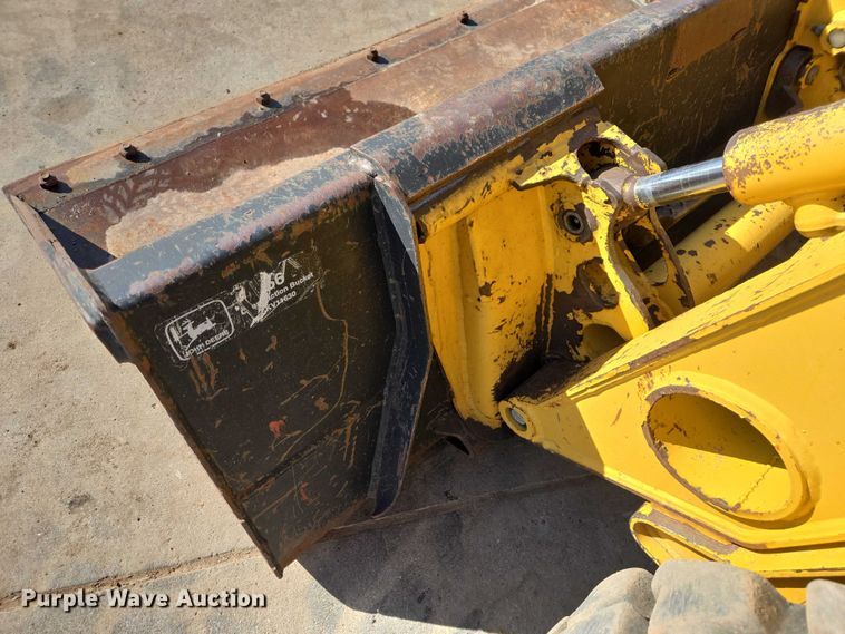image for item EB1390 2000 John Deere 240 skid steer loader