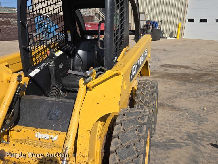 image for item EB1390 2000 John Deere 240 skid steer loader