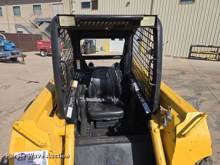 image for item EB1390 2000 John Deere 240 skid steer loader
