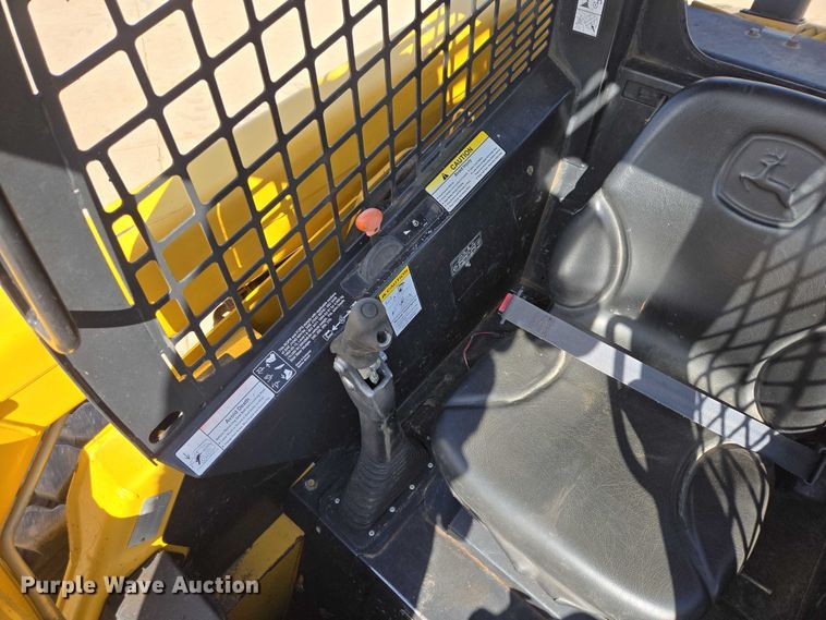image for item EB1390 2000 John Deere 240 skid steer loader