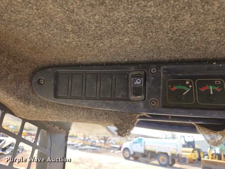 image for item EB1390 2000 John Deere 240 skid steer loader