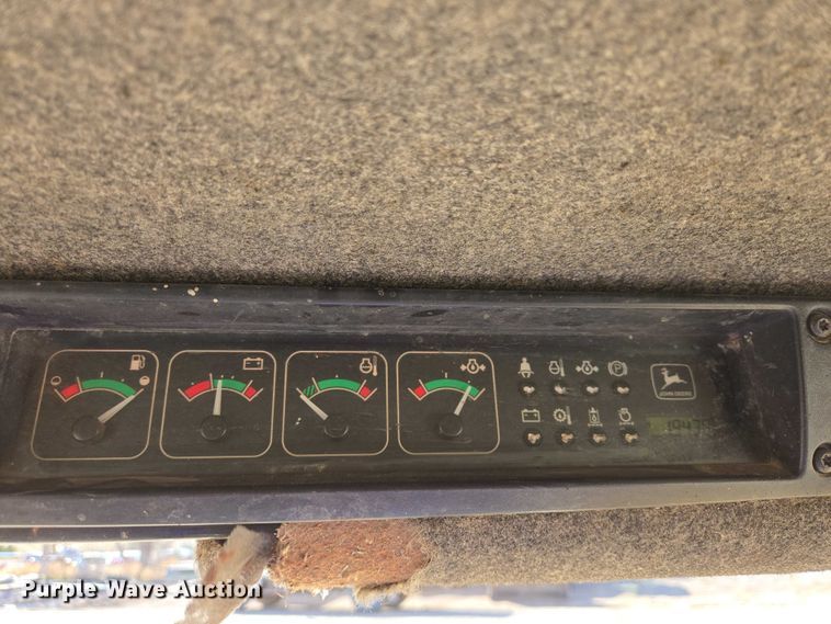 image for item EB1390 2000 John Deere 240 skid steer loader