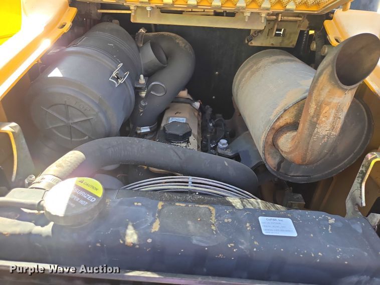 image for item EB1390 2000 John Deere 240 skid steer loader