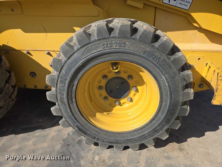 image for item EB1390 2000 John Deere 240 skid steer loader