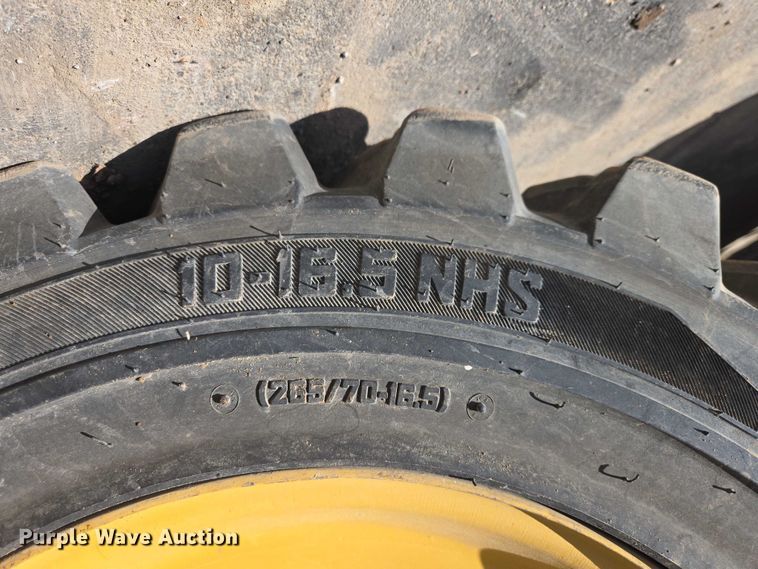image for item EB1390 2000 John Deere 240 skid steer loader
