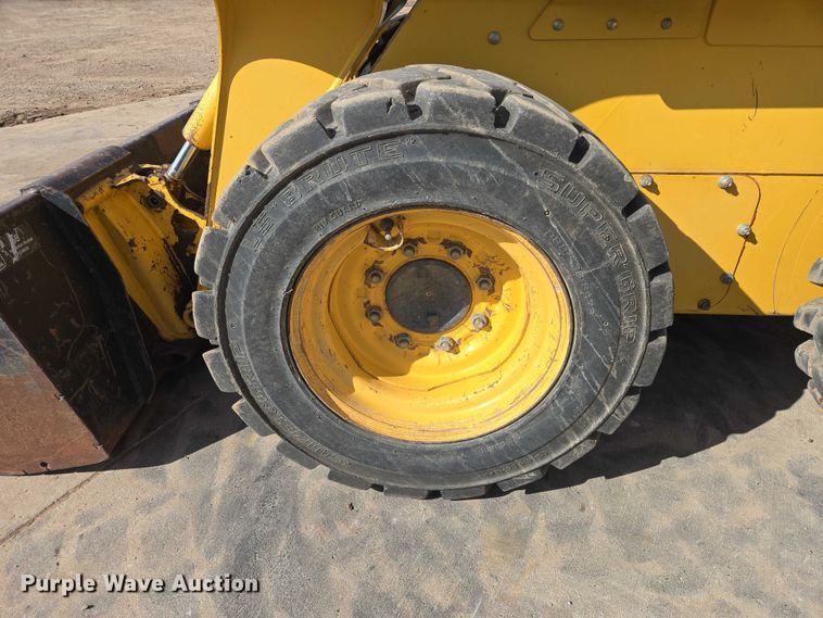 image for item EB1390 2000 John Deere 240 skid steer loader