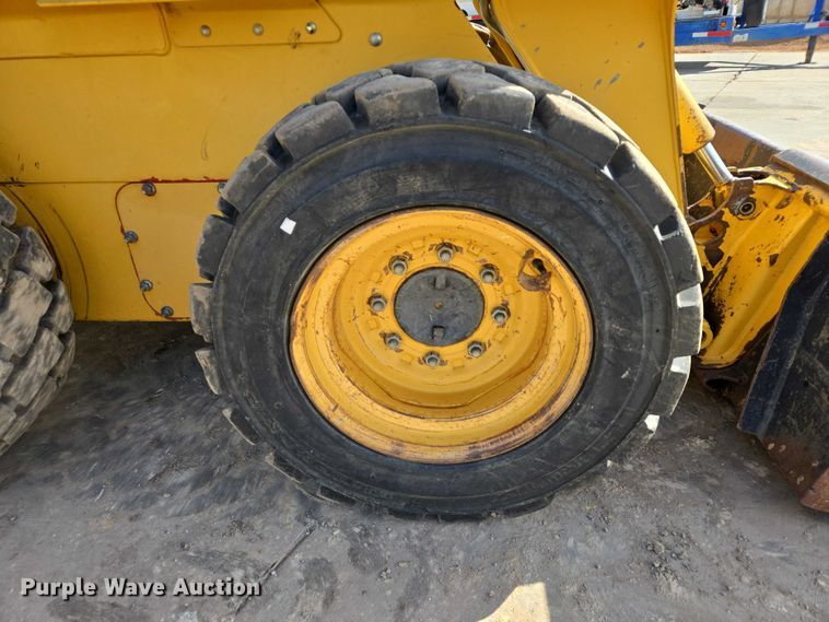 image for item EB1390 2000 John Deere 240 skid steer loader