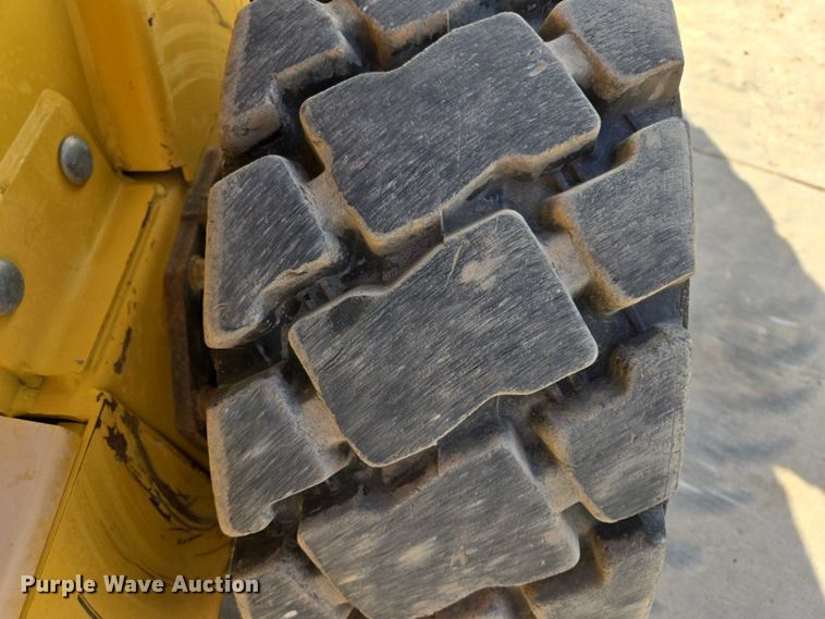 image for item EB1390 2000 John Deere 240 skid steer loader