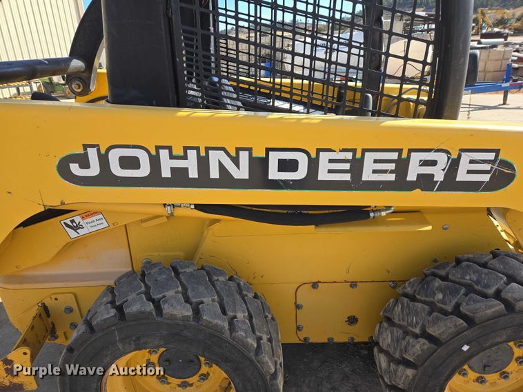 image for item EB1390 2000 John Deere 240 skid steer loader