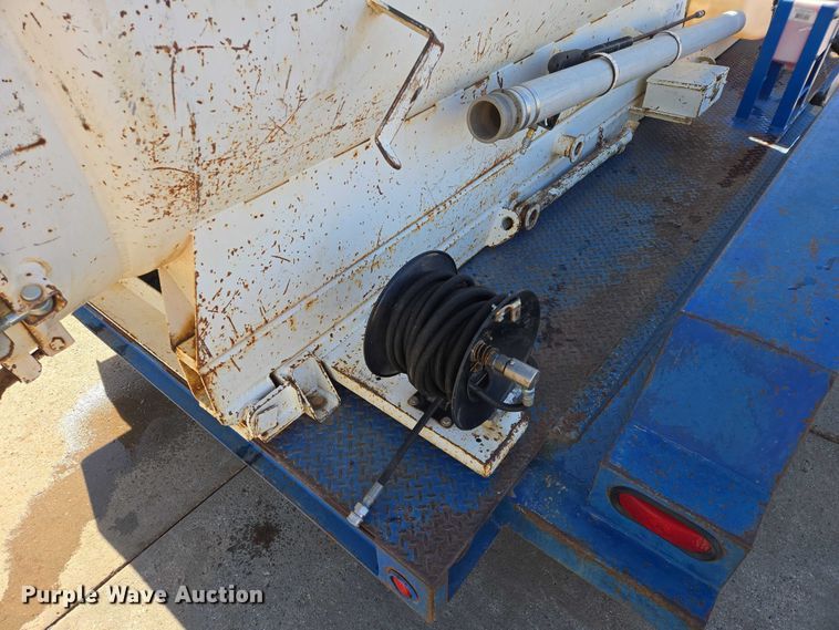image for item EB1394 2010 Mud Hog vacuum excavator