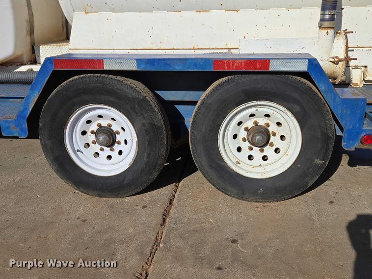 image for item EB1394 2010 Mud Hog vacuum excavator