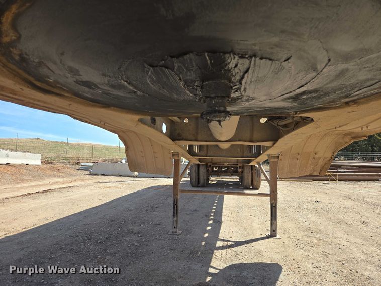 image for item EB1402 2004 Arne's Ultra V Max side dump trailer