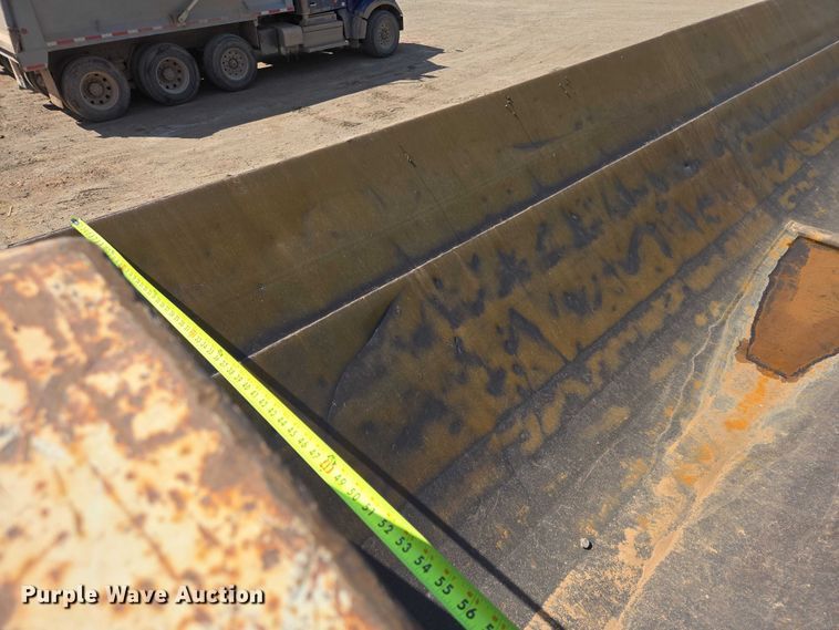 image for item EB1402 2004 Arne's Ultra V Max side dump trailer