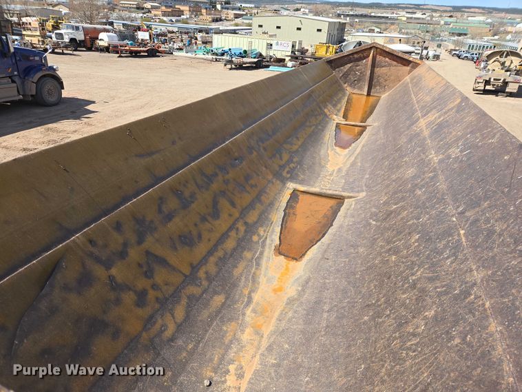 image for item EB1402 2004 Arne's Ultra V Max side dump trailer