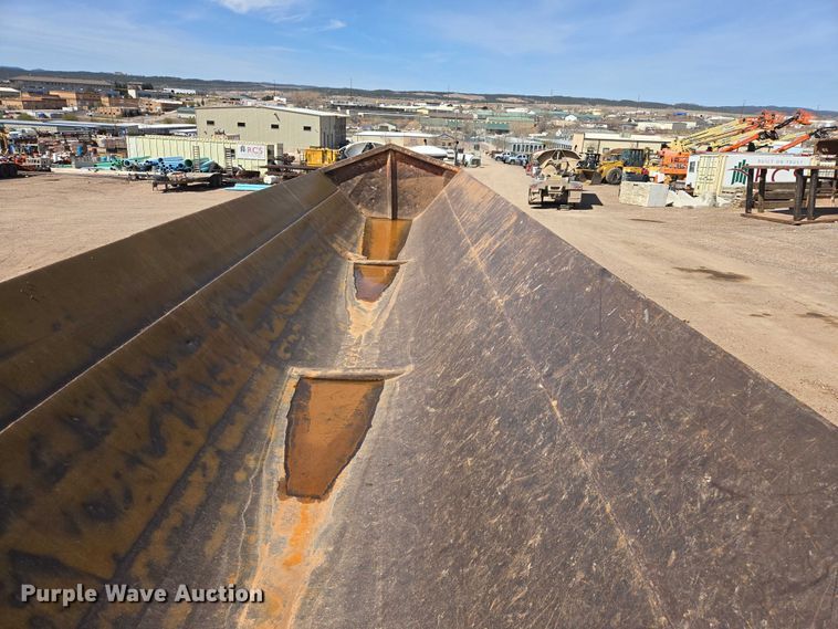 image for item EB1402 2004 Arne's Ultra V Max side dump trailer