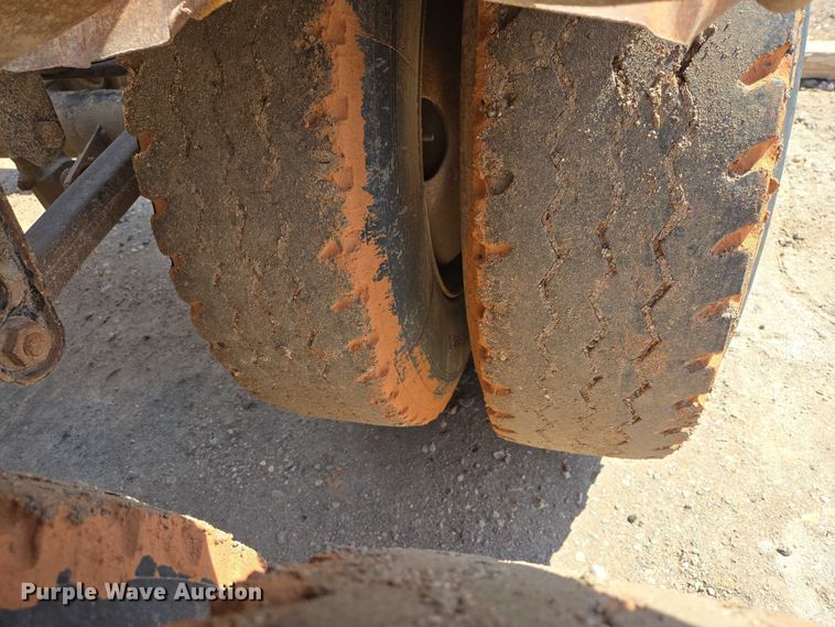 image for item EB1402 2004 Arne's Ultra V Max side dump trailer