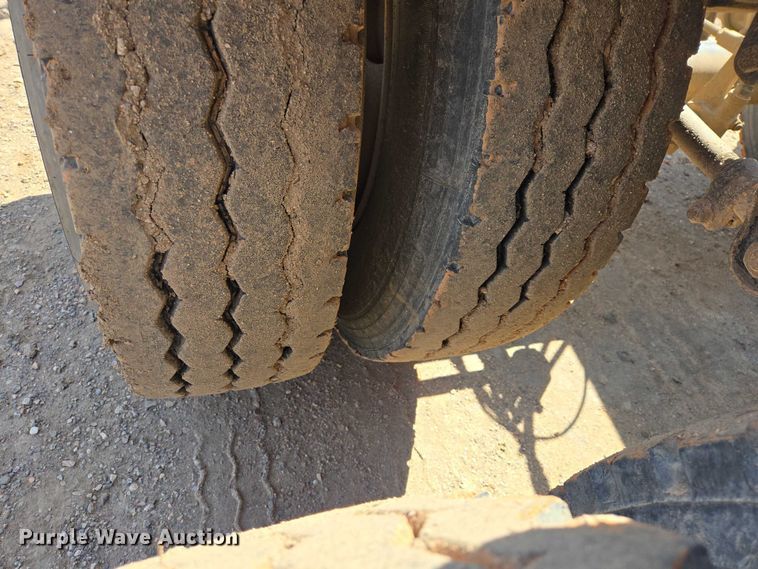 image for item EB1402 2004 Arne's Ultra V Max side dump trailer