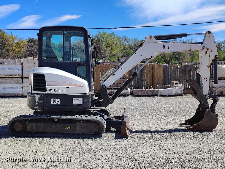 image for item ED0018 2013 Bobcat E35 mini excavator