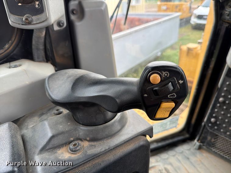 image for item ED5199 2015 Caterpillar D6T XL dozer