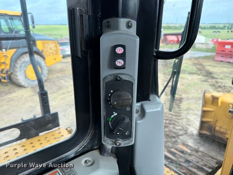 image for item ED5200 2014 Caterpillar D6T XL dozer