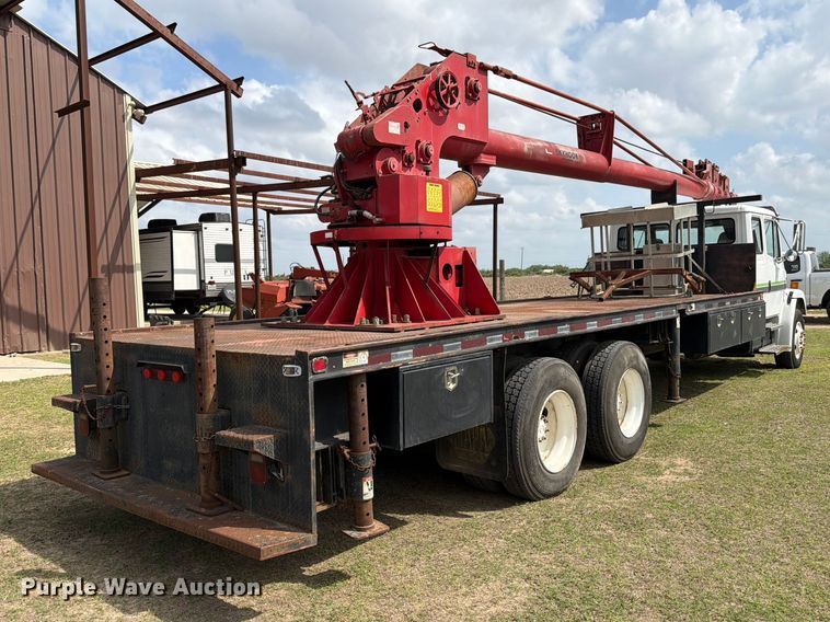 image for item ED5202 2002 Freightliner FL80 crane truck