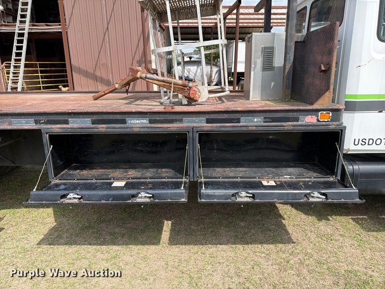 image for item ED5202 2002 Freightliner FL80 crane truck