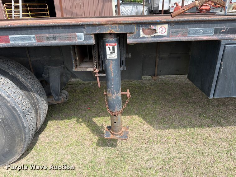 image for item ED5202 2002 Freightliner FL80 crane truck