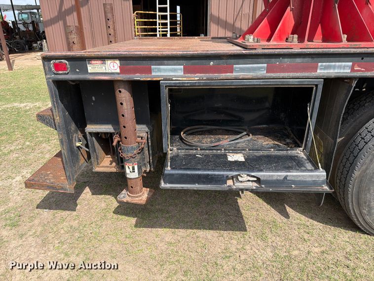 image for item ED5202 2002 Freightliner FL80 crane truck