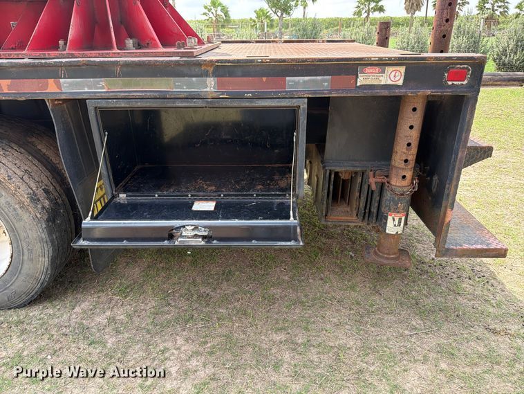 image for item ED5202 2002 Freightliner FL80 crane truck