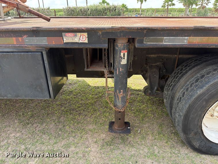 image for item ED5202 2002 Freightliner FL80 crane truck